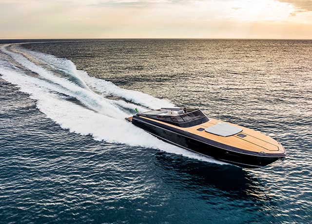 Ferretti Group expands its presence in Greece and awards an exclusive dealership to Okeanis. 
