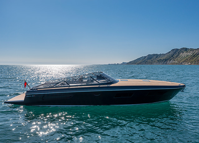 Itama 45RS: a restyling for the evergreen model that continues to thrill.<br />
 