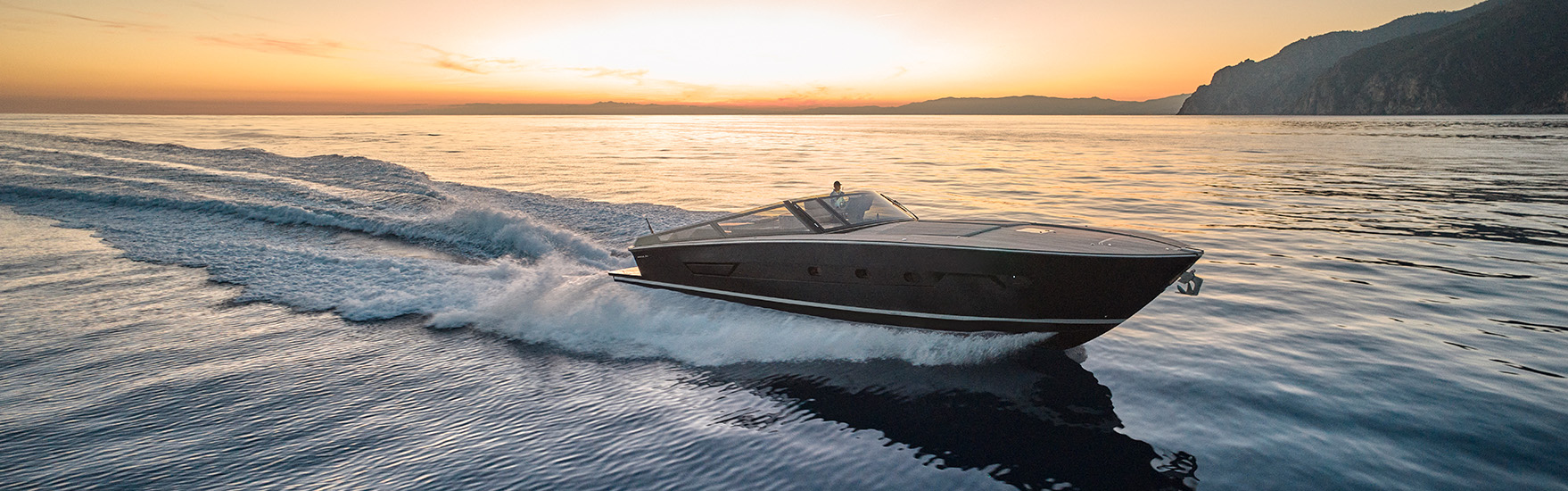 Comfortable, spacious, elegant: with Itama 54, style enters a new dimension.
